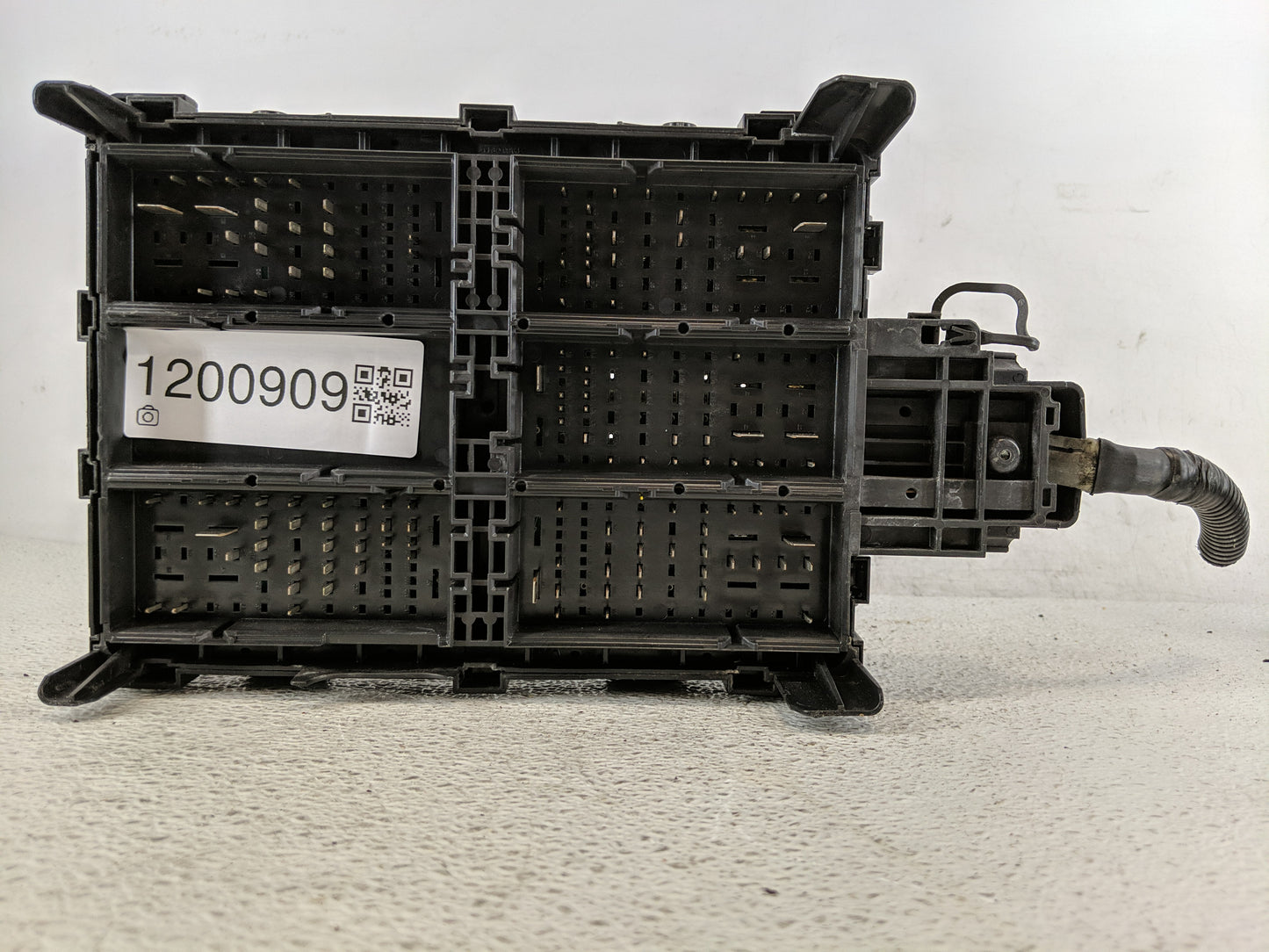 2016-2018 Chevrolet Silverado 1500 Fusebox Fuse Box Panel Relay Module P/N:84303177 Fits Fits 2016 2017 2018 OEM Used Auto P