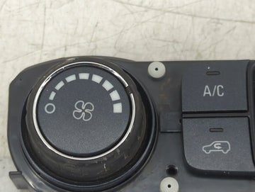 2014-2019 Chevrolet Silverado 1500 Climate Control Module Temperature AC/Heater Replacement P/N:84199205 Fits OEM Used Auto Parts