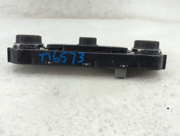 2014-2019 Chevrolet Silverado 1500 Climate Control Module Temperature AC/Heater Replacement P/N:84258729 Fits OEM Used Auto Parts