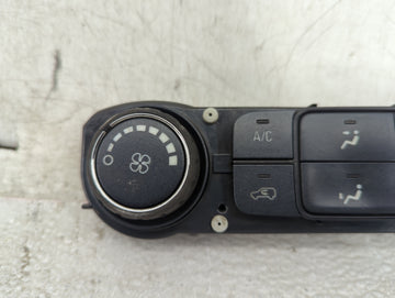 2015-2018 Chevrolet Silverado 2500 Climate Control Module Temperature AC/Heater Replacement P/N:84199202 815372982 Fits OEM Used Auto Parts