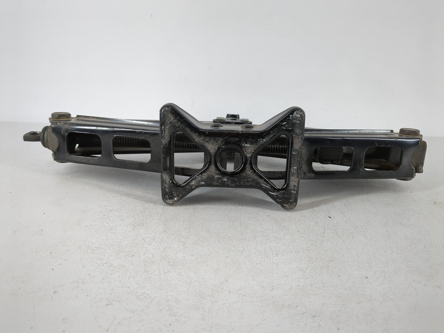 2018 Chevrolet Sonic Spare Scissor Car Jack 1120597 - Oemusedautoparts1.com