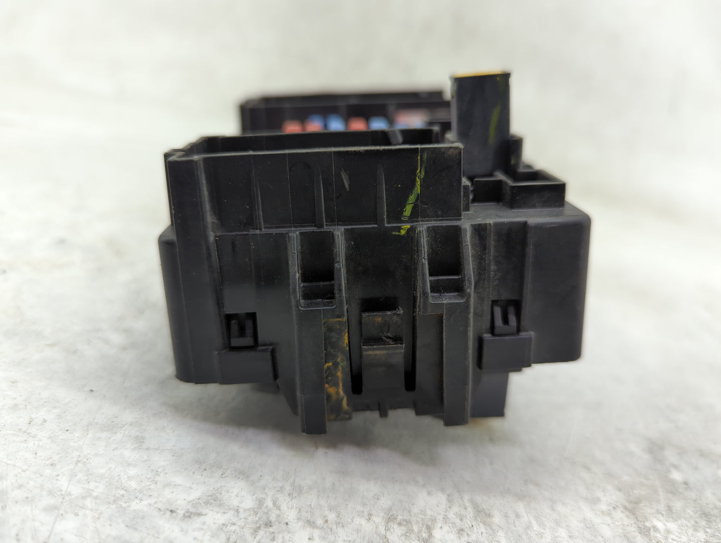 2018-2018 Chevrolet Tahoe Body Control Module Bcm Inner Cabin Fuse Box - Oemusedautoparts1.com