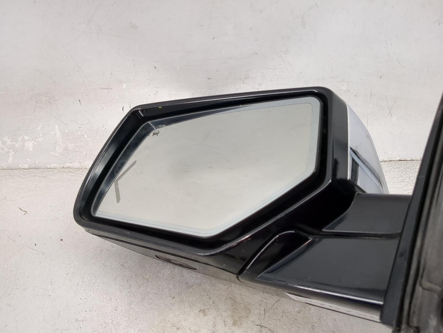 2015-2020 Chevrolet Tahoe Driver Side View Mirror - Left Door Mirror OEM Used - Oemusedautoparts1.com