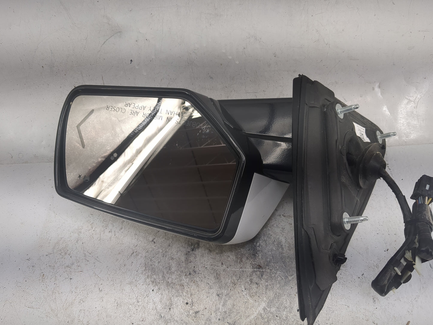 2015-2020 Chevrolet Tahoe Passenger Side View Mirror - Right Door Mirror OEM Used - Oemusedautoparts1.com
