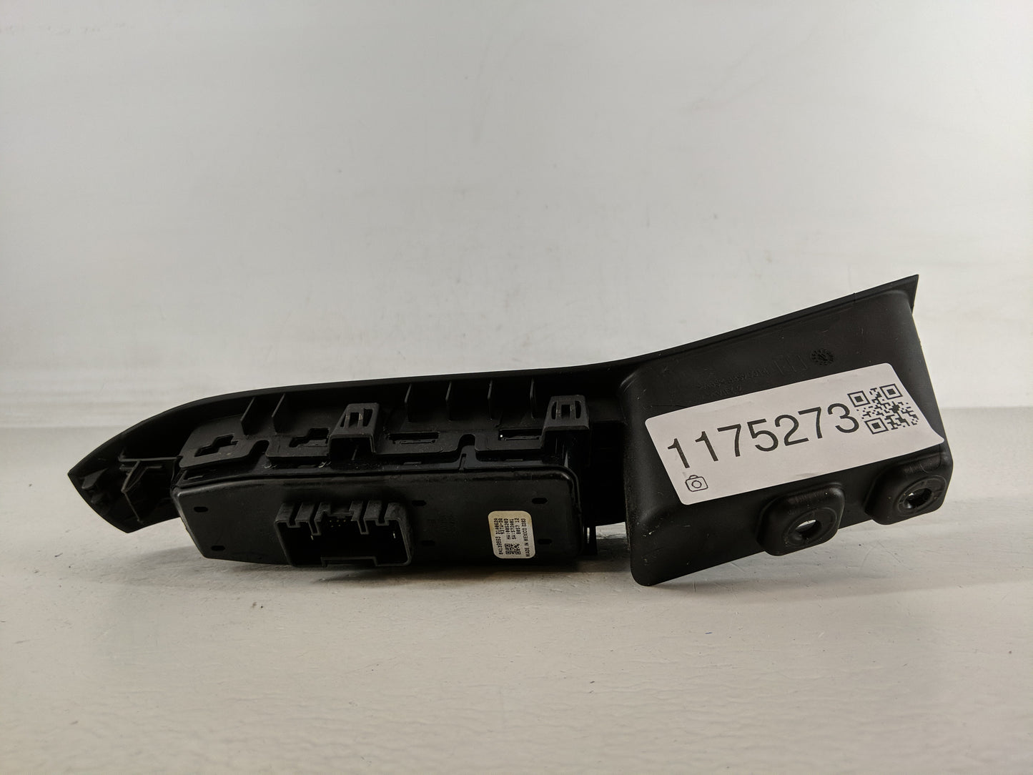 2018 Chevrolet Traverse Master Power Window Switch Replacement Driver Side Left P/N:D1A062A 84139693 Fits Fits 2017 2019 202