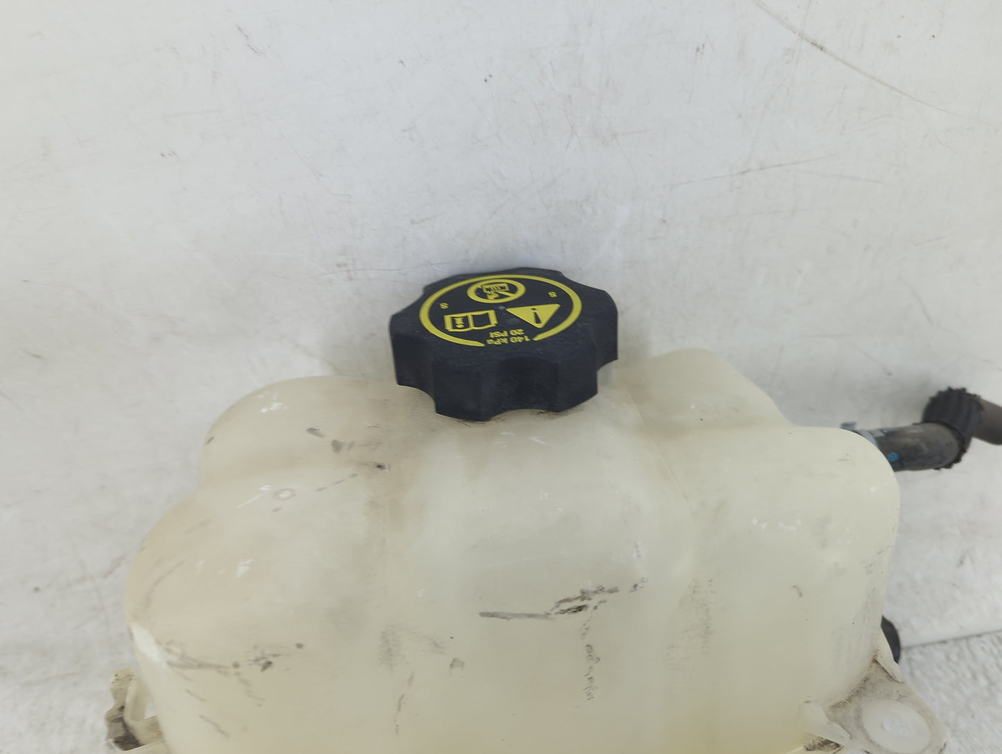 2018 Chevrolet Traverse Radiator Coolant Overflow Expansion Tank Bottle 1409947 - Oemusedautoparts1.com