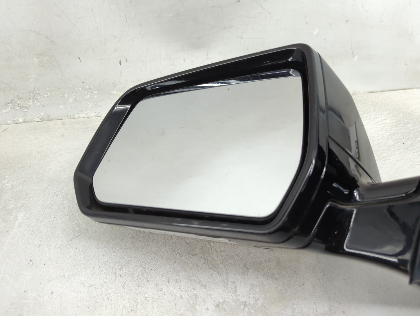 2018-2022 Chevrolet Traverse Driver Side View Mirror - Left Door Mirror OEM Used - Oemusedautoparts1.com