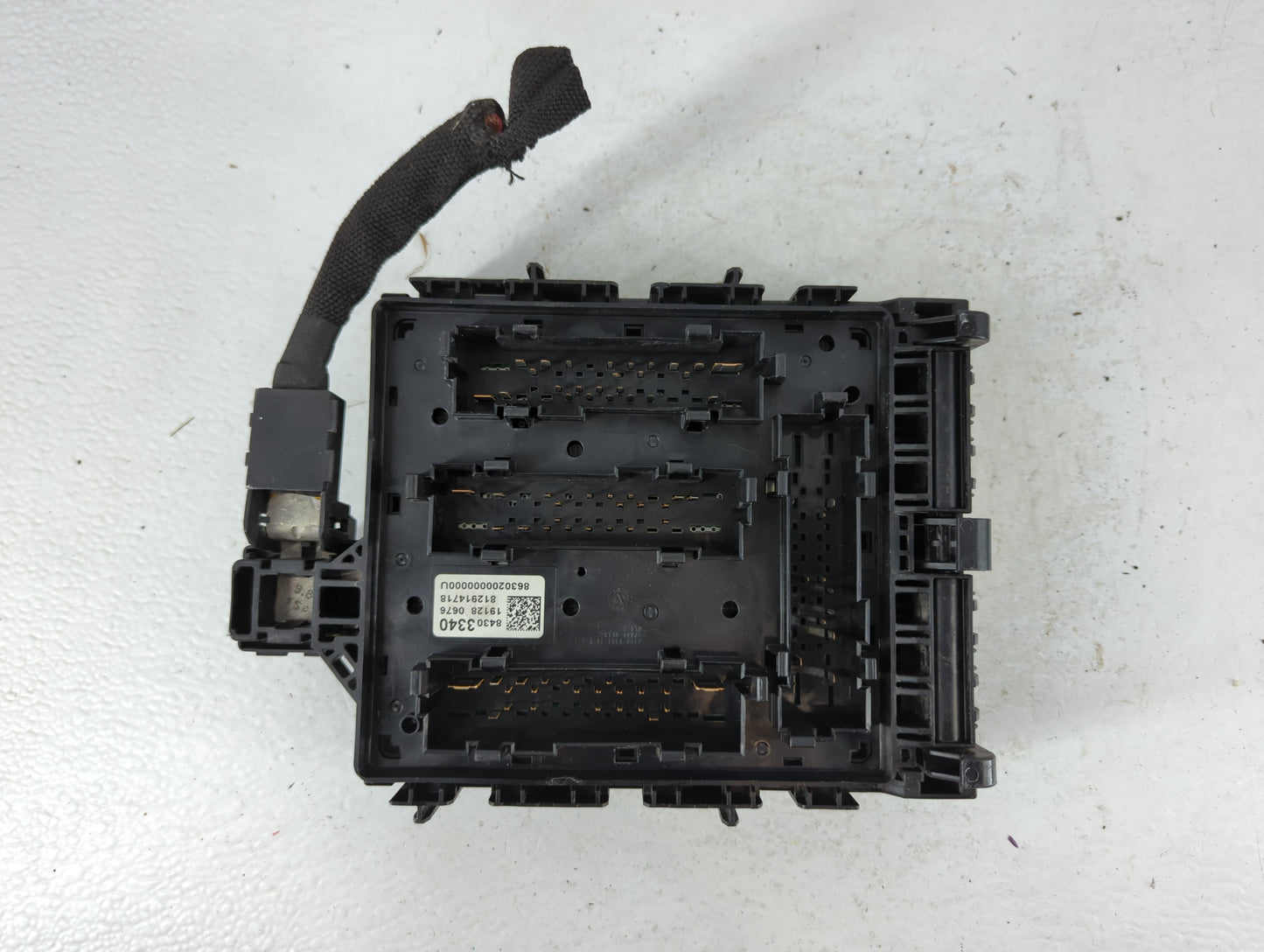 2018-2019 Chevrolet Traverse Fusebox Fuse Box Panel Relay Module P/N:84303340 Fits Fits 2018 2019 OEM Used Auto Parts - Oemu