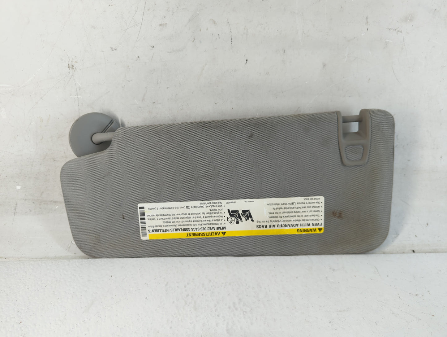 2017-2021 Chevrolet Trax Sun Visor Shade Replacement Passenger Right Mirror Fits Fits 2017 2018 2019 2020 2021 OEM Used Auto