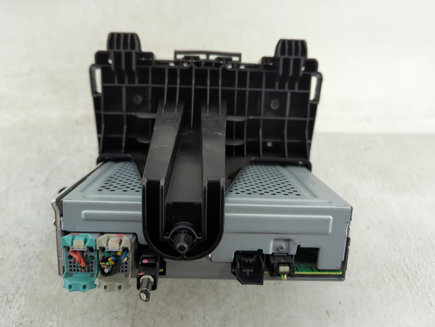 2017-2020 Chevrolet Trax Radio AM FM Cd Player Receiver Replacement P/N:84371467 Fits Fits 2017 2018 2019 2020 OEM Used Auto