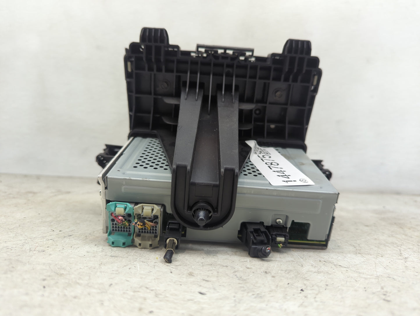 2017-2020 Chevrolet Trax Radio AM FM Cd Player Receiver Replacement P/N:84371467 A1173182PB014381 Fits Fits 2017 2018 2019 2