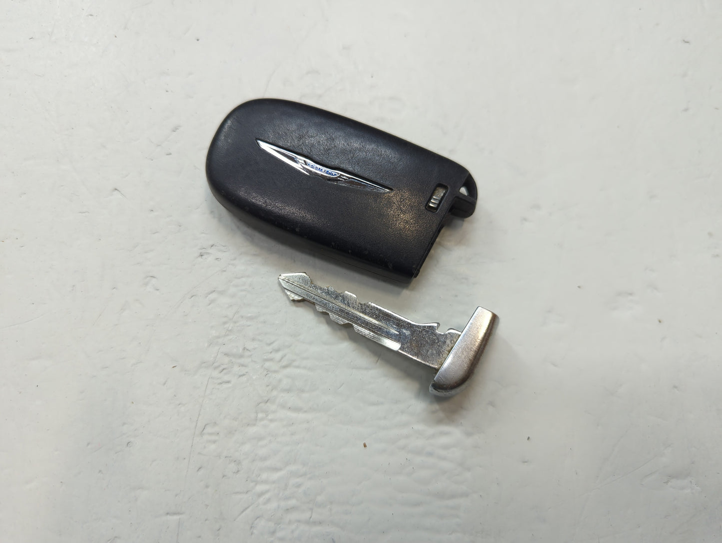 Chrysler 300 Keyless Entry Remote Fob M3N-40821302 05026676AH 5 buttons - Oemusedautoparts1.com