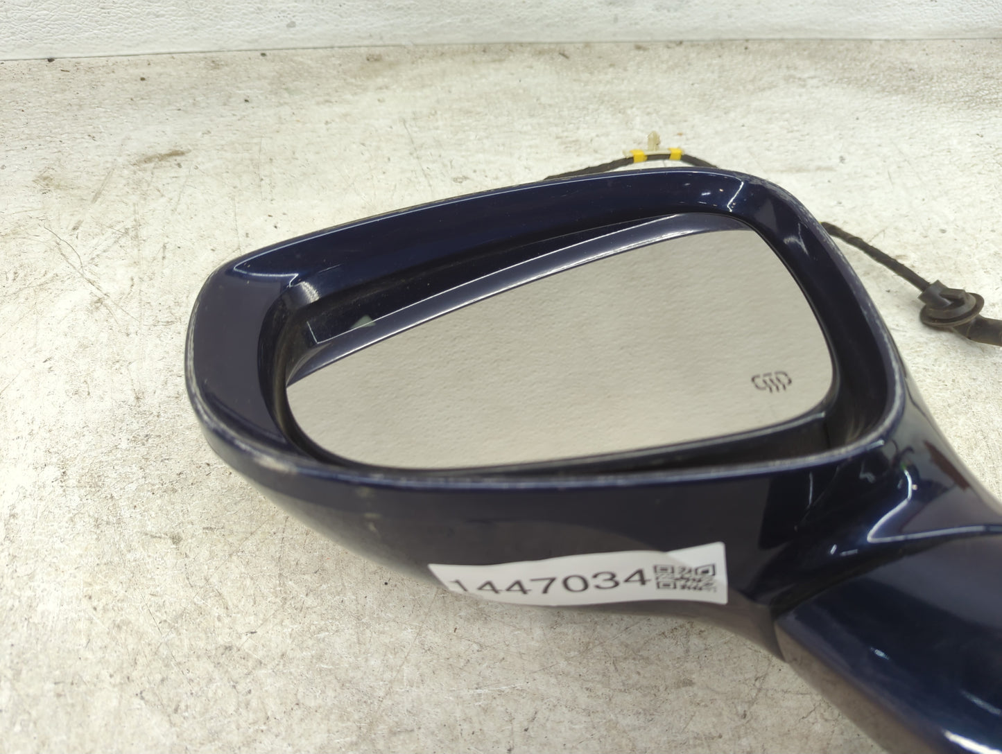 2017-2019 Chrysler Pacifica Driver Side View Mirror - Left Door Mirror OEM Used - Oemusedautoparts1.com