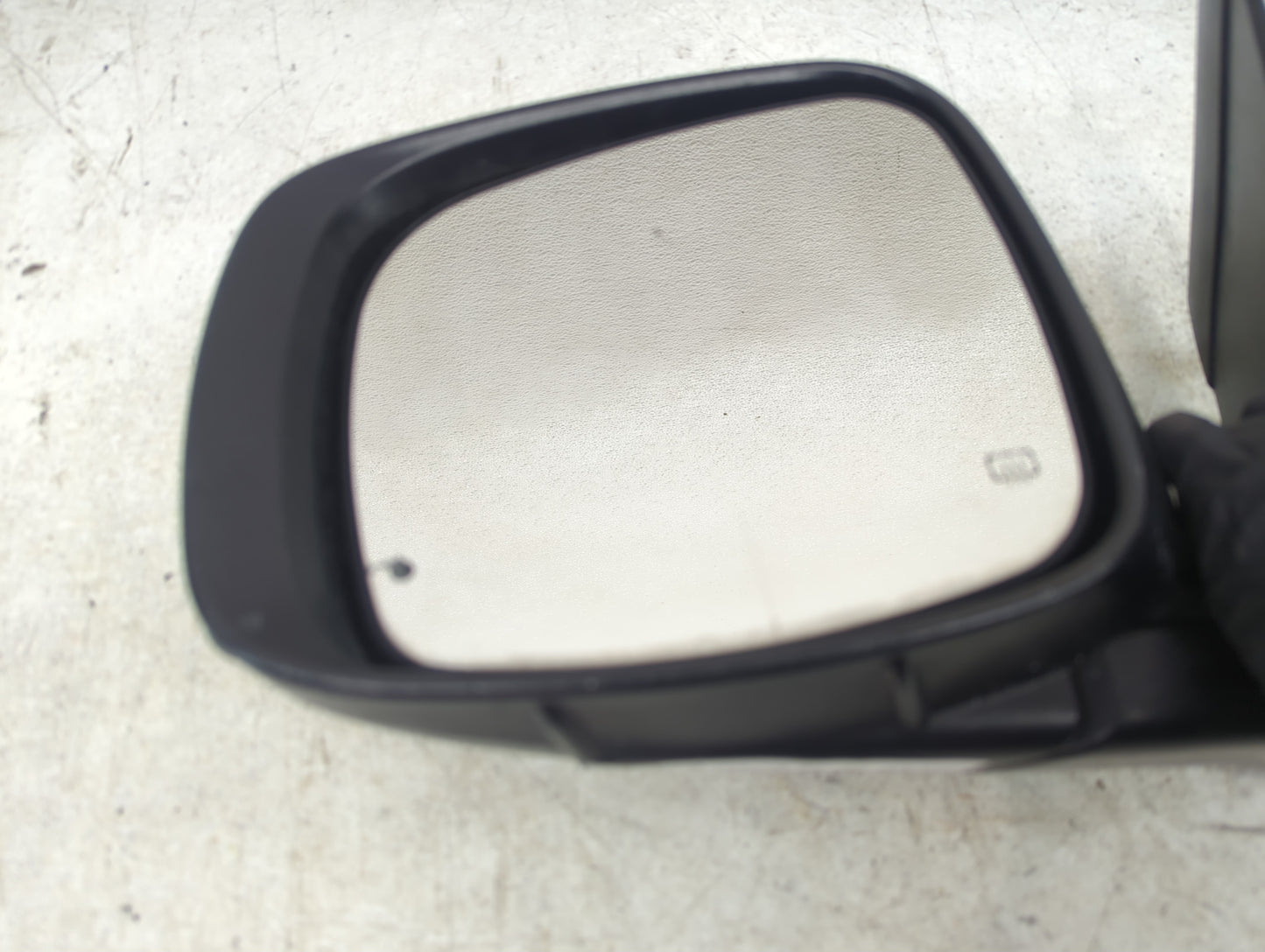 2018 Dodge Caravan Driver Side View Mirror - Left Door Mirror OEM Used - Oemusedautoparts1.com
