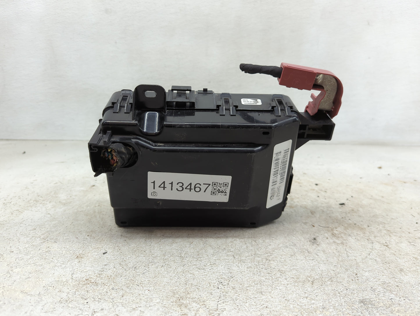 2018 Dodge Challenger Fusebox Fuse Box Panel Relay Module Fits OEM Used Auto Parts - Oemusedautoparts1.com