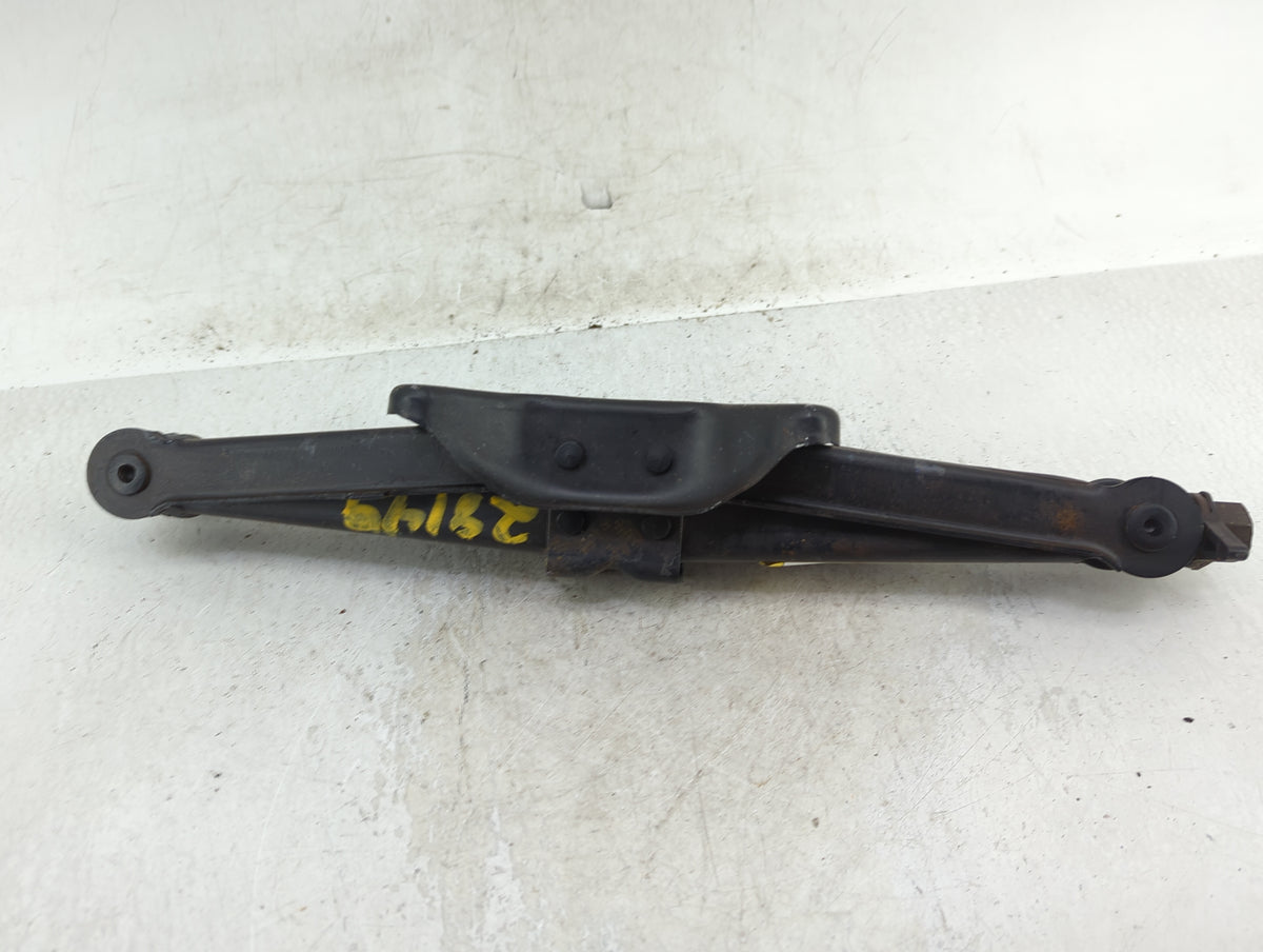 2018 Dodge Journey Spare Scissor Car Jack 1415342 - Oemusedautoparts1.com