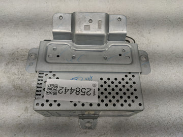 2018-2019 Ford Ecosport Radio AM FM Cd Player Receiver Replacement P/N:J2BT-19C107-HS Fits Fits 2018 2019 OEM Used Auto Parts