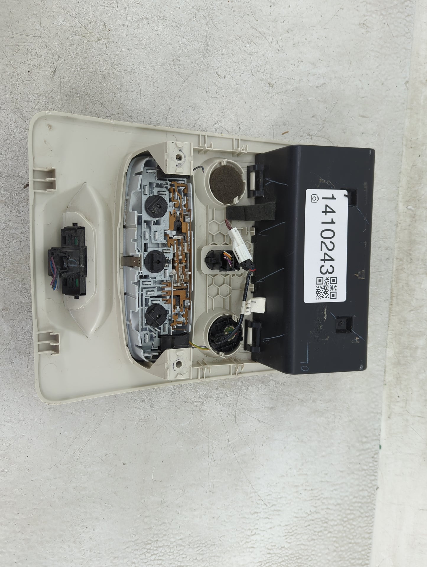 2018 Ford Ecosport Overhead Roof Console 1410243 - Oemusedautoparts1.com