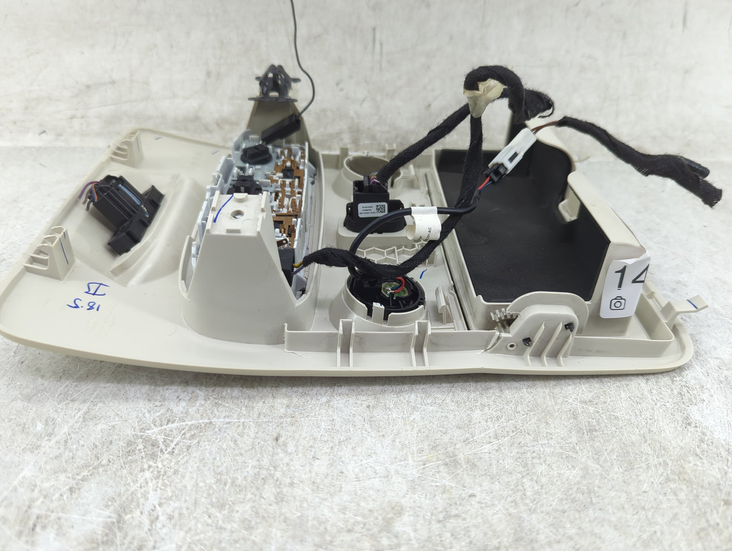 2018 Ford Ecosport Overhead Roof Console 1437805 - Oemusedautoparts1.com