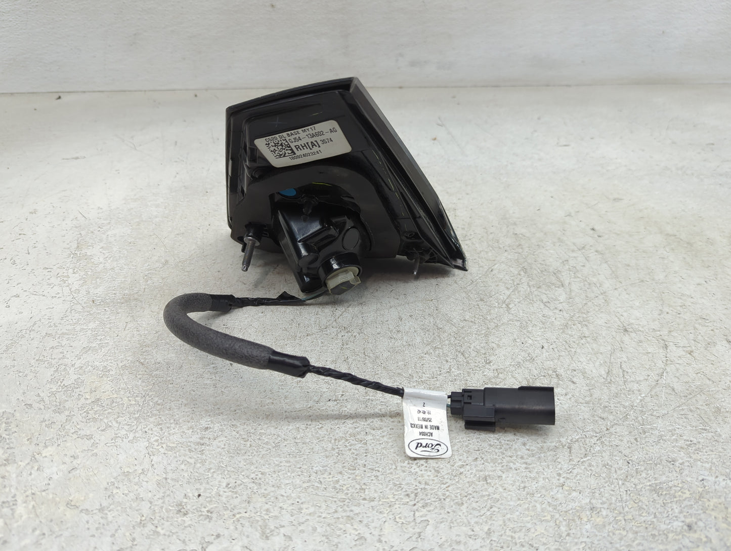 2017-2018 Ford Escape Passenger Right Side Deck Lid Mounted Tail Light - Oemusedautoparts1.com