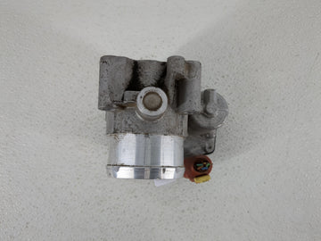 2017-2019 Ford Escape Throttle Body P/N:DS7G-9F991-CA Fits Fits 2014 2015 2016 2017 2018 2019 2020 OEM Used Auto Parts