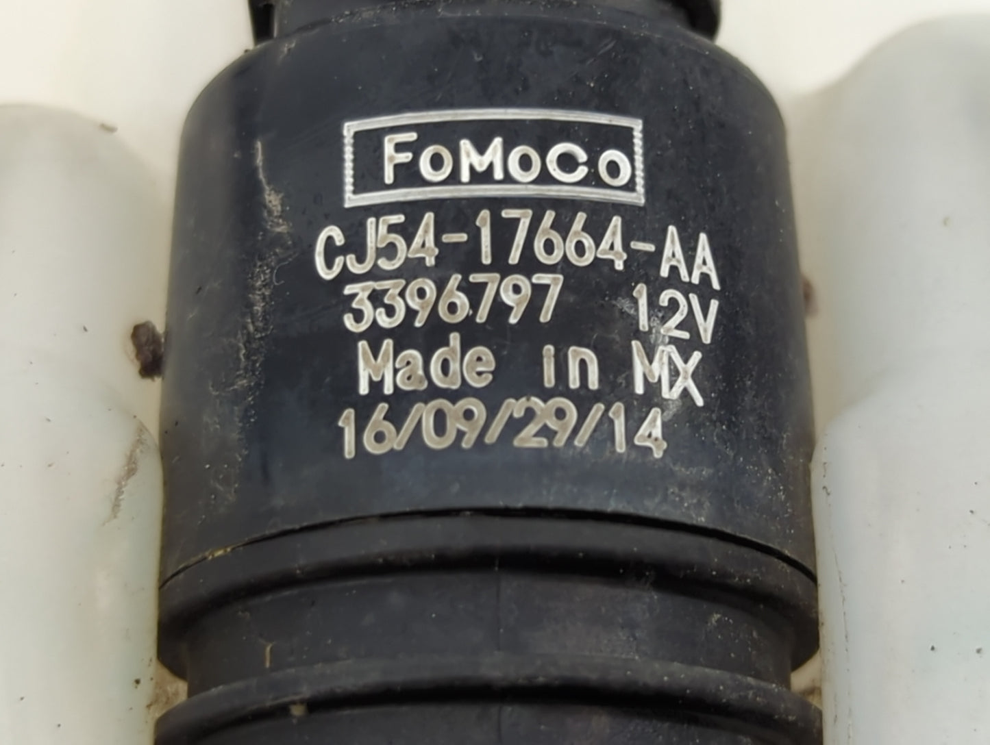 2015-2019 Ford Escape Windshield Washer Fluid Reservoir Bottle Oem - Oemusedautoparts1.com