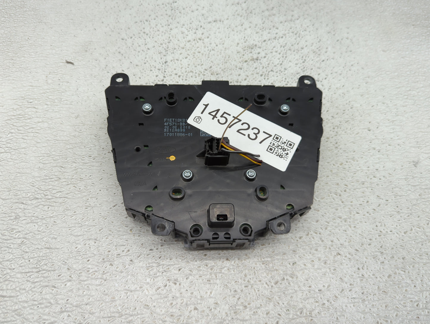 2018 Ford Escape Radio AM FM Cd Player Receiver Replacement P/N:F1ET18K811 4F571-BB Fits OEM Used Auto Parts - Oemusedautopa