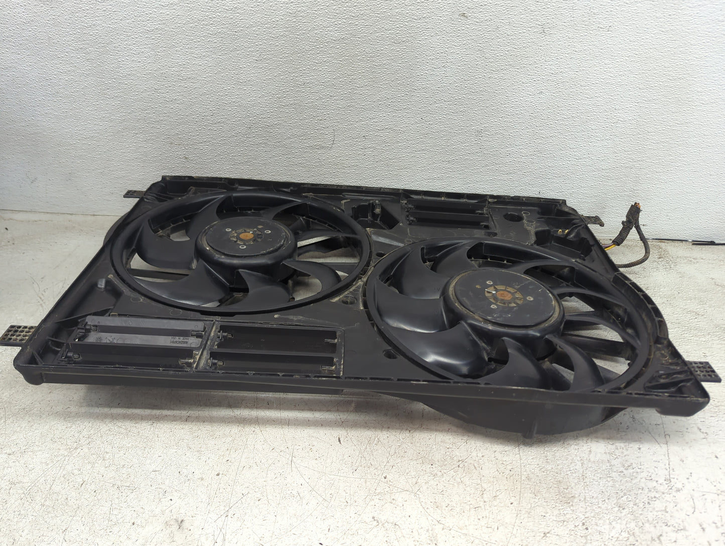 2017-2019 Ford Escape Electric Radiator Cooling Fan Motor Assembly P/N:EJ73-8C607-AG F00HX2G195 Fits Fits 2015 2016 2017 201
