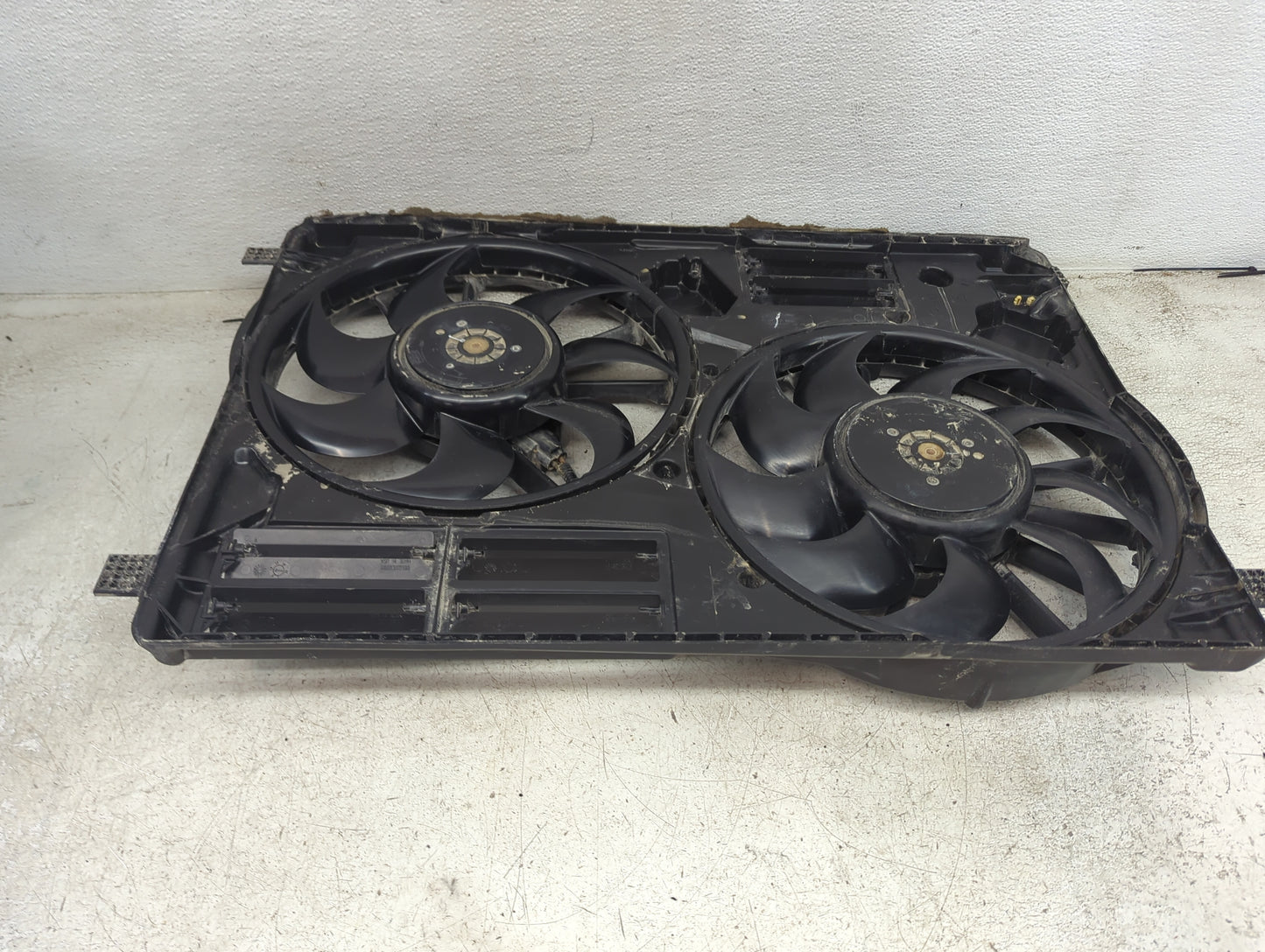 2017-2019 Ford Escape Electric Radiator Cooling Fan Motor Assembly Fits Fits 2015 2016 2017 2018 2019 OEM Used Auto Parts -
