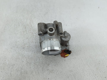 2017-2019 Ford Escape Throttle Body P/N:B18 205 4613 DS7G-9F991-CA Fits Fits 2014 2015 2016 2017 2018 2019 OEM Used Auto Parts