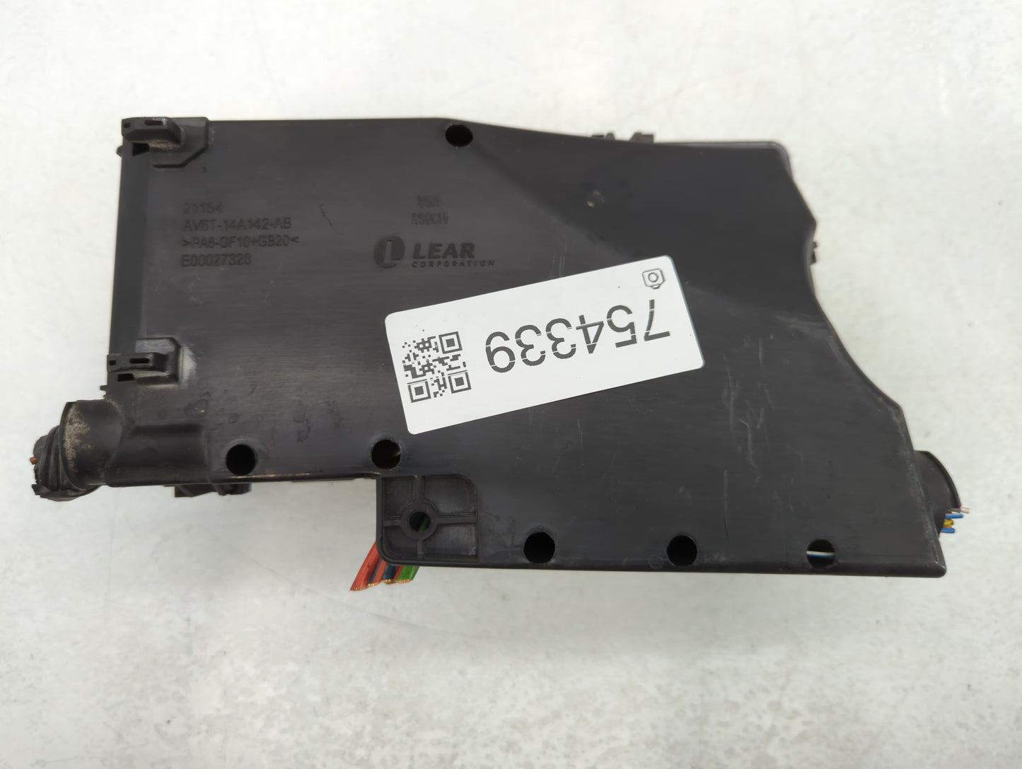2018 Ford Escape Fusebox Fuse Box Panel Relay Module P/N:21090 000 001 E00027328, AV6T-14A142-AB Fits OEM Used Auto Parts -