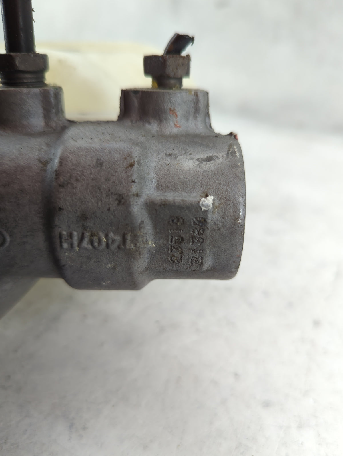 Ford F150 Brake Master Cylinder 1498906 - Oemusedautoparts1.com