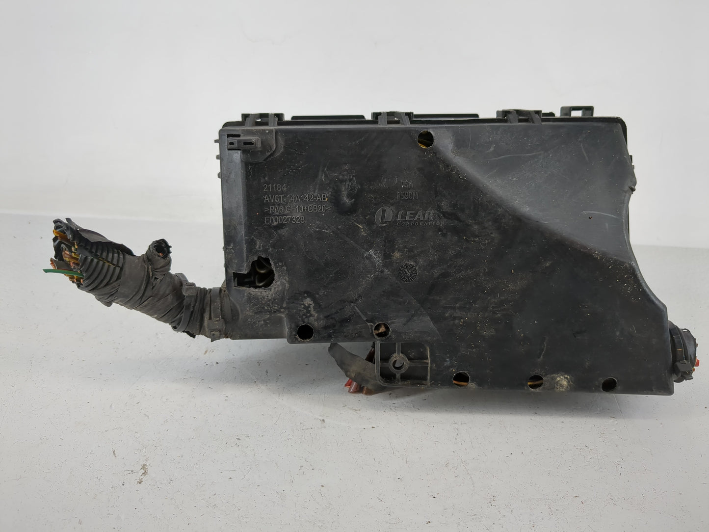 2017-2018 Ford Focus Fusebox Fuse Box Panel Relay Module P/N:AV6T-14A067-AD E02345500 Fits Fits 2017 2018 OEM Used Auto Part