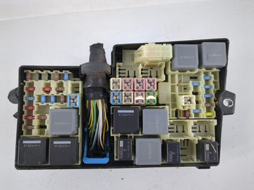 2017-2018 Ford Focus Fusebox Fuse Box Panel Relay Module P/N:AV6T-14A067-AD Fits Fits 2017 2018 OEM Used Auto Parts