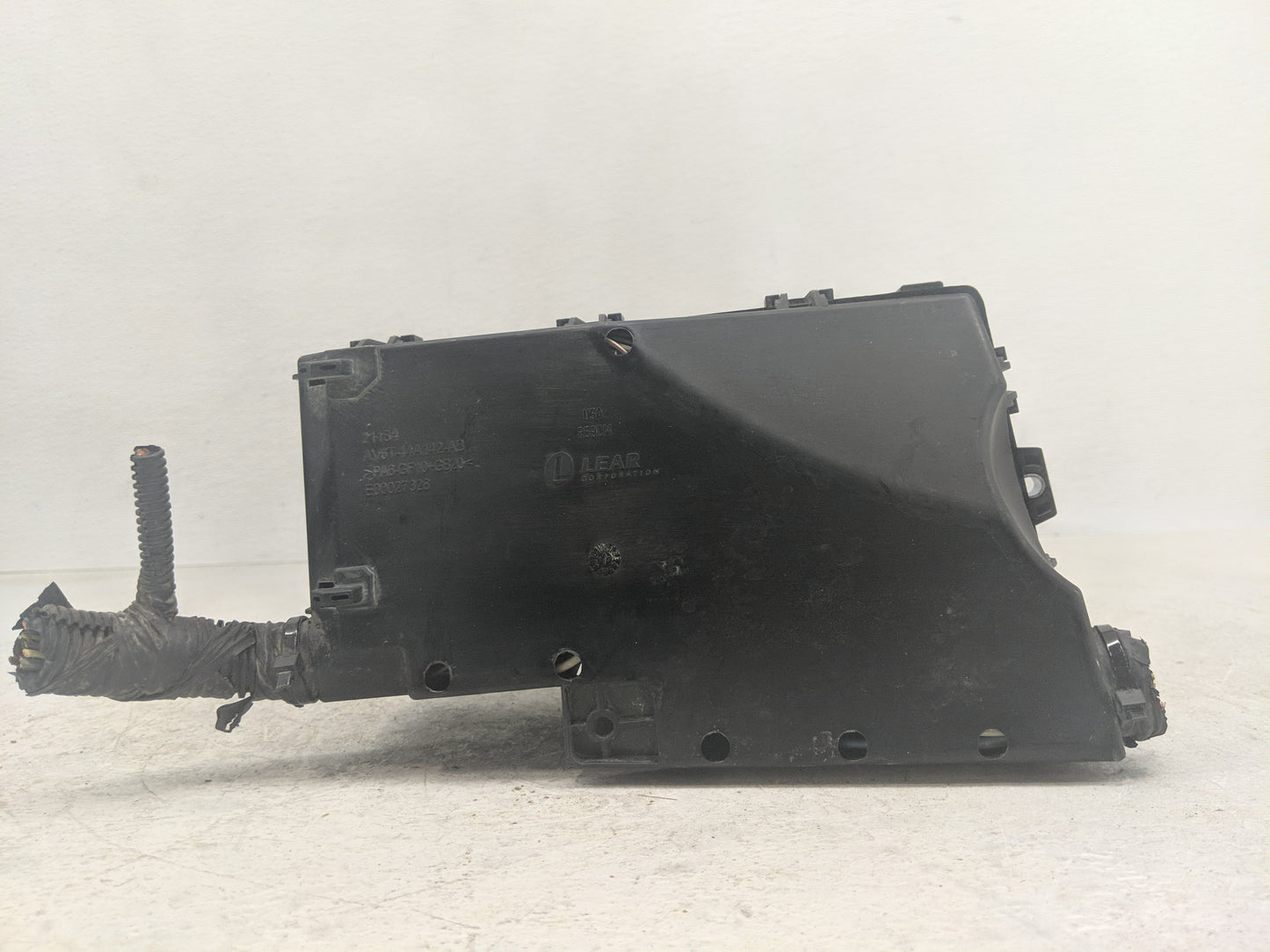 2017-2018 Ford Focus Fusebox Fuse Box Panel Relay Module P/N:AV6T-14A142-AB Fits Fits 2017 2018 OEM Used Auto Parts - Oemuse