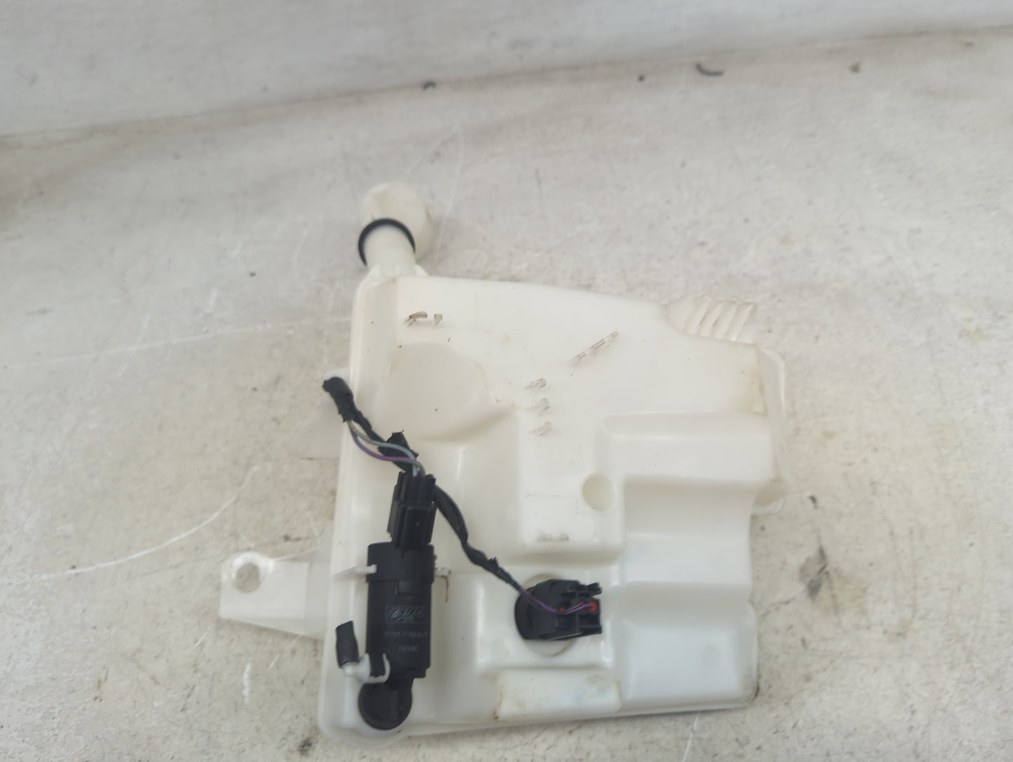 2012-2018 Ford Focus Windshield Washer Fluid Reservoir Bottle 1482140 - Oemusedautoparts1.com