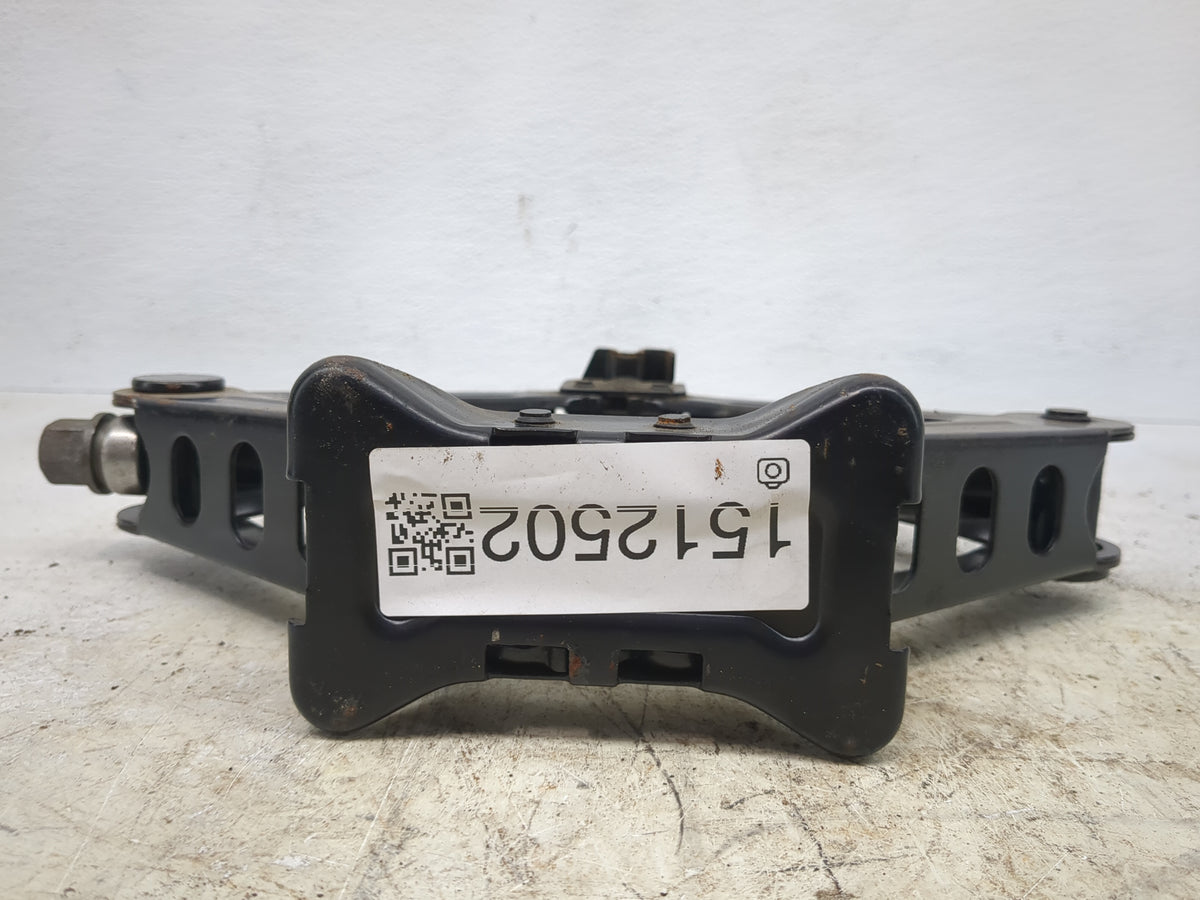 2018 Ford Focus Spare Scissor Car Jack 1512502 - Oemusedautoparts1.com