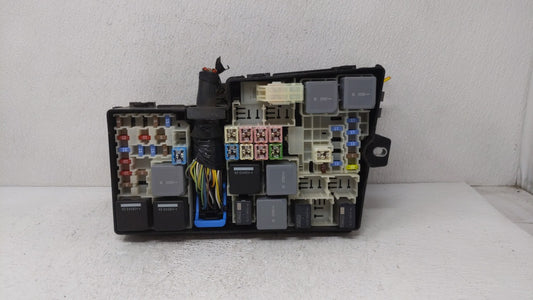 2017-2018 Ford Focus Fusebox Fuse Box Panel Relay Module P/N:GJ1T-14A07B-BA Fits Fits 2017 2018 OEM Used Auto Parts