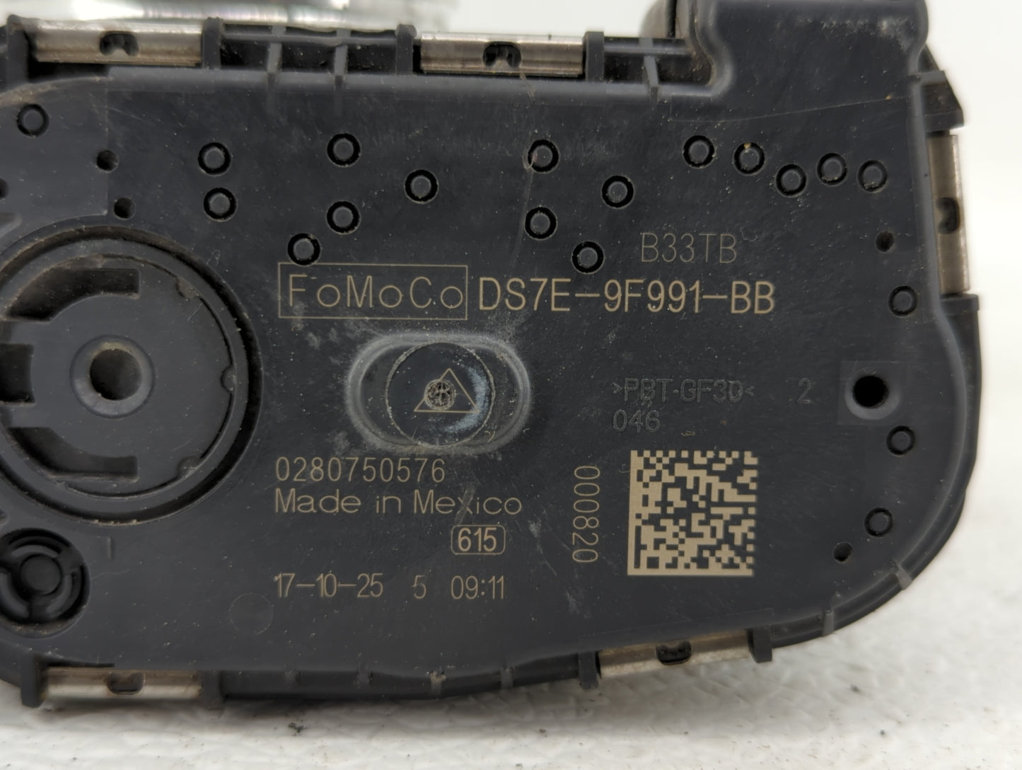 2014-2018 Ford Focus Throttle Body P/N:0 280 750 566 DS7E-9F991-BB Fits Fits 2014 2015 2016 2017 2018 2019 OEM Used Auto Par