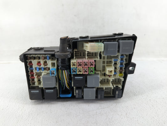 2017-2018 Ford Focus Fusebox Fuse Box Panel Relay Module P/N:AV6T-14A067-AD GJ1T-14A07B-BA Fits Fits 2017 2018 OEM Used Auto Parts