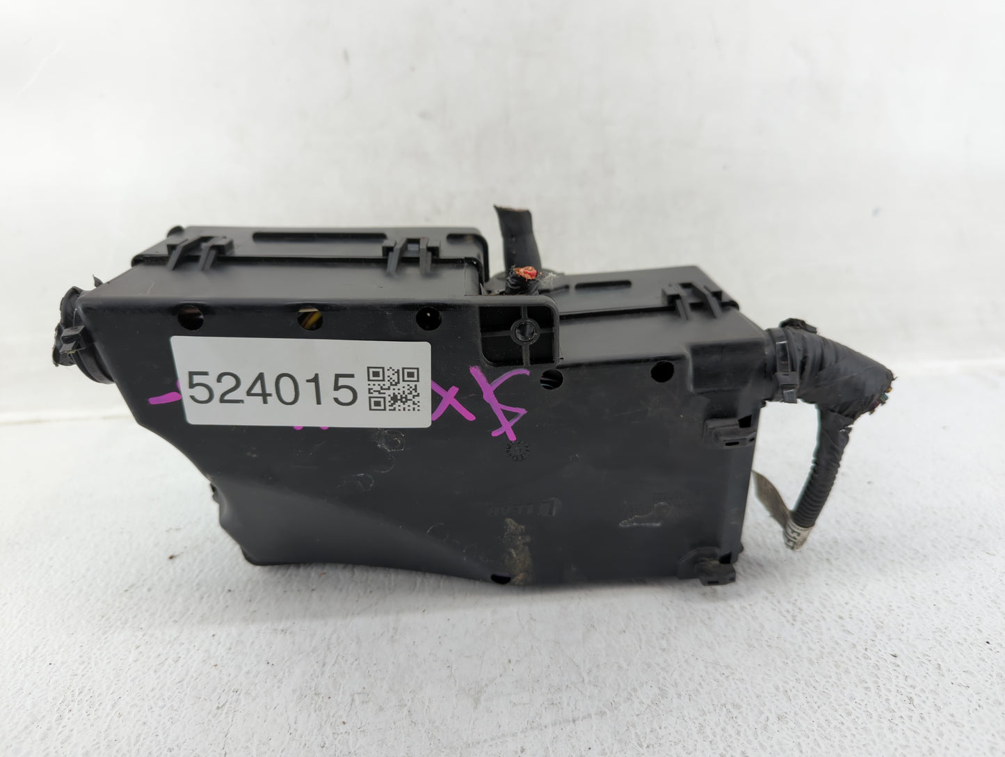 2017-2018 Ford Focus Fusebox Fuse Box Panel Relay Module P/N:AV6T-14A067-AD GJ1T-14A07B-BA Fits Fits 2017 2018 OEM Used Auto