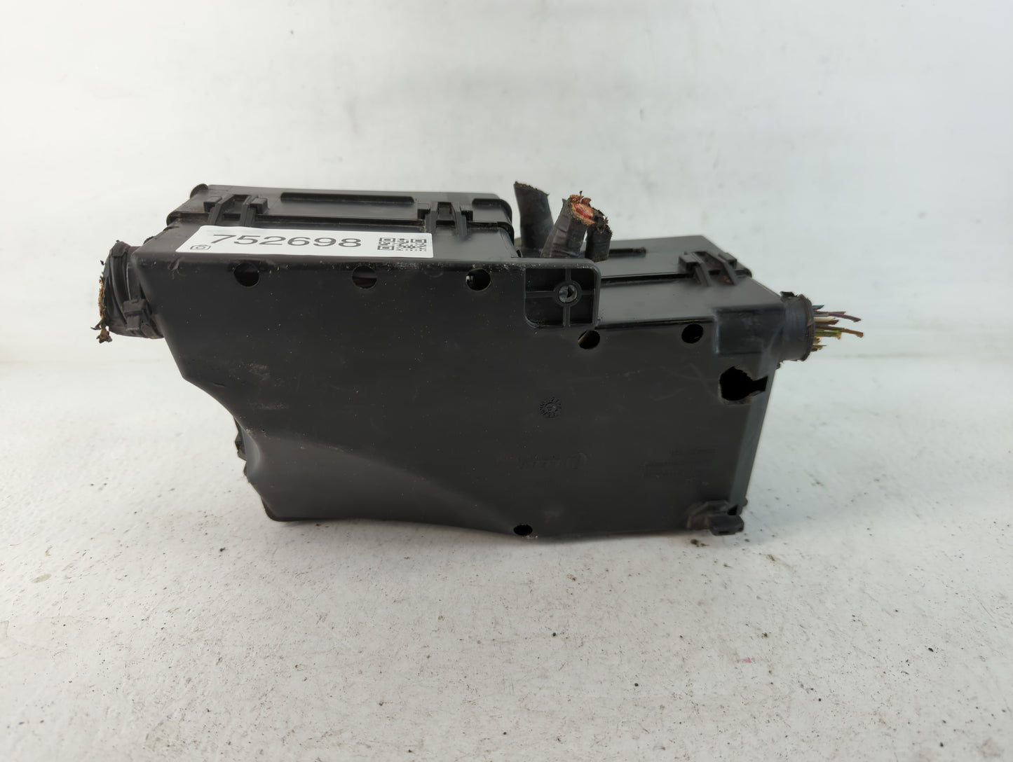 2017-2018 Ford Focus Fusebox Fuse Box Panel Relay Module P/N:E02345500 AV6T-14A067-AD Fits Fits 2017 2018 OEM Used Auto Part