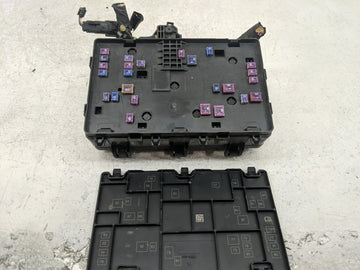 2017-2020 Ford Fusion Fusebox Fuse Box Panel Relay Module P/N:HG9T14D068BC Fits Fits 2017 2018 2019 2020 OEM Used Auto Parts