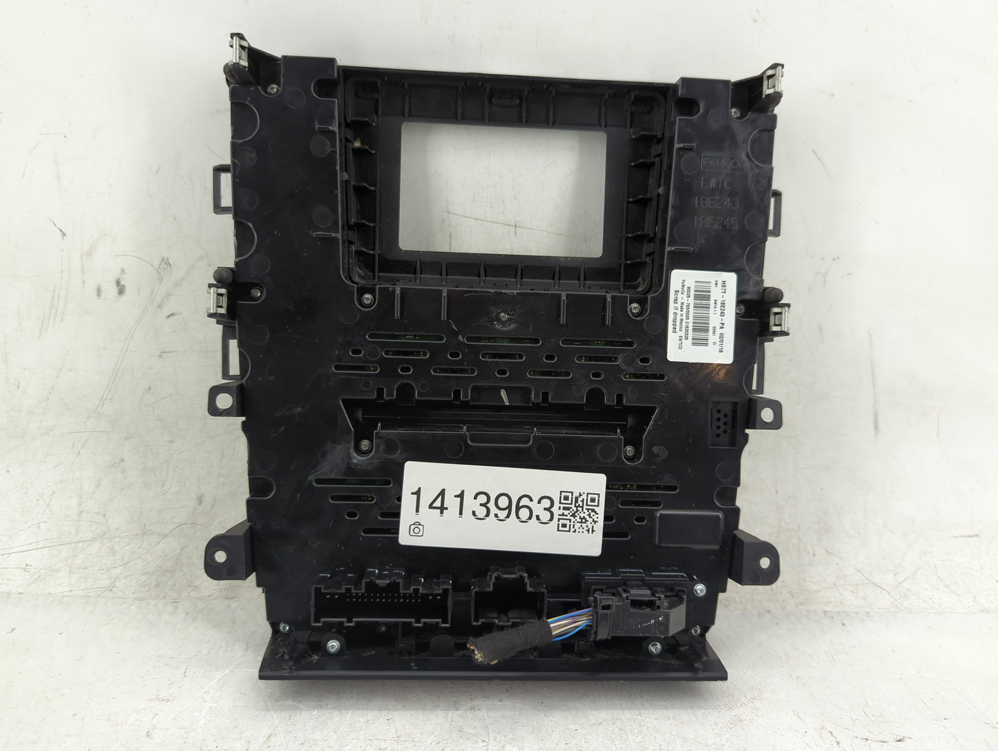 2017-2018 Ford Fusion Radio AM FM Cd Player Receiver Replacement P/N:HS7T-18E243-PA Fits Fits 2017 2018 OEM Used Auto Parts
