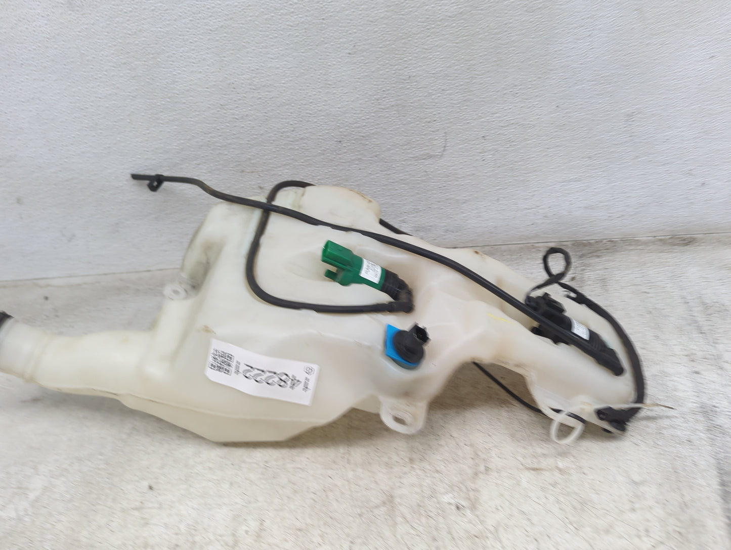 2018 Gmc Acadia Windshield Washer Fluid Reservoir Bottle - Oemusedautoparts1.com