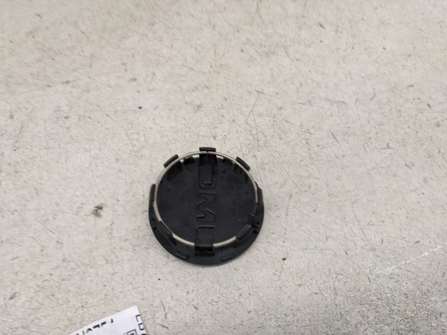 2018 Gmc Sierra 1500 Center Cap Oem Black - Oemusedautoparts1.com