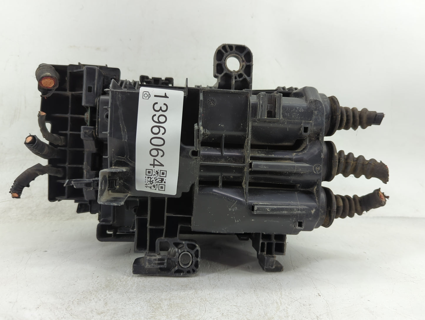 2018-2021 Gmc Terrain Fusebox Fuse Box Panel Relay Module P/N:84300718 Fits Fits 2018 2019 2020 2021 2022 OEM Used Auto Part