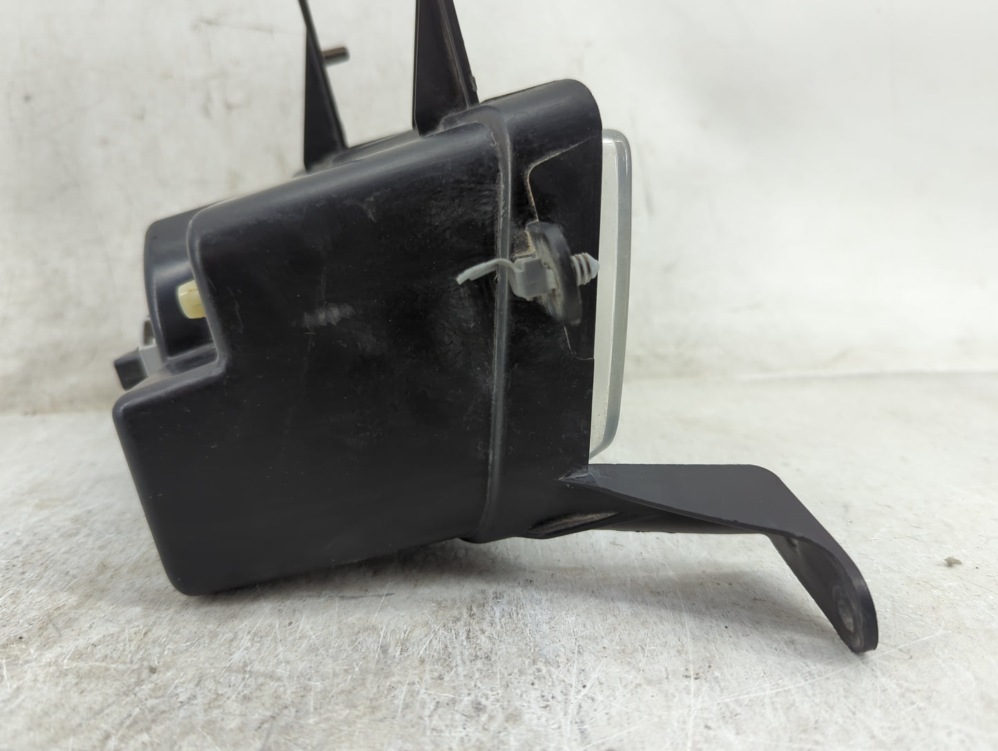 Gmc Yukon Xl 1500 Driver Left Oem Fog Light Lamp - Oemusedautoparts1.com