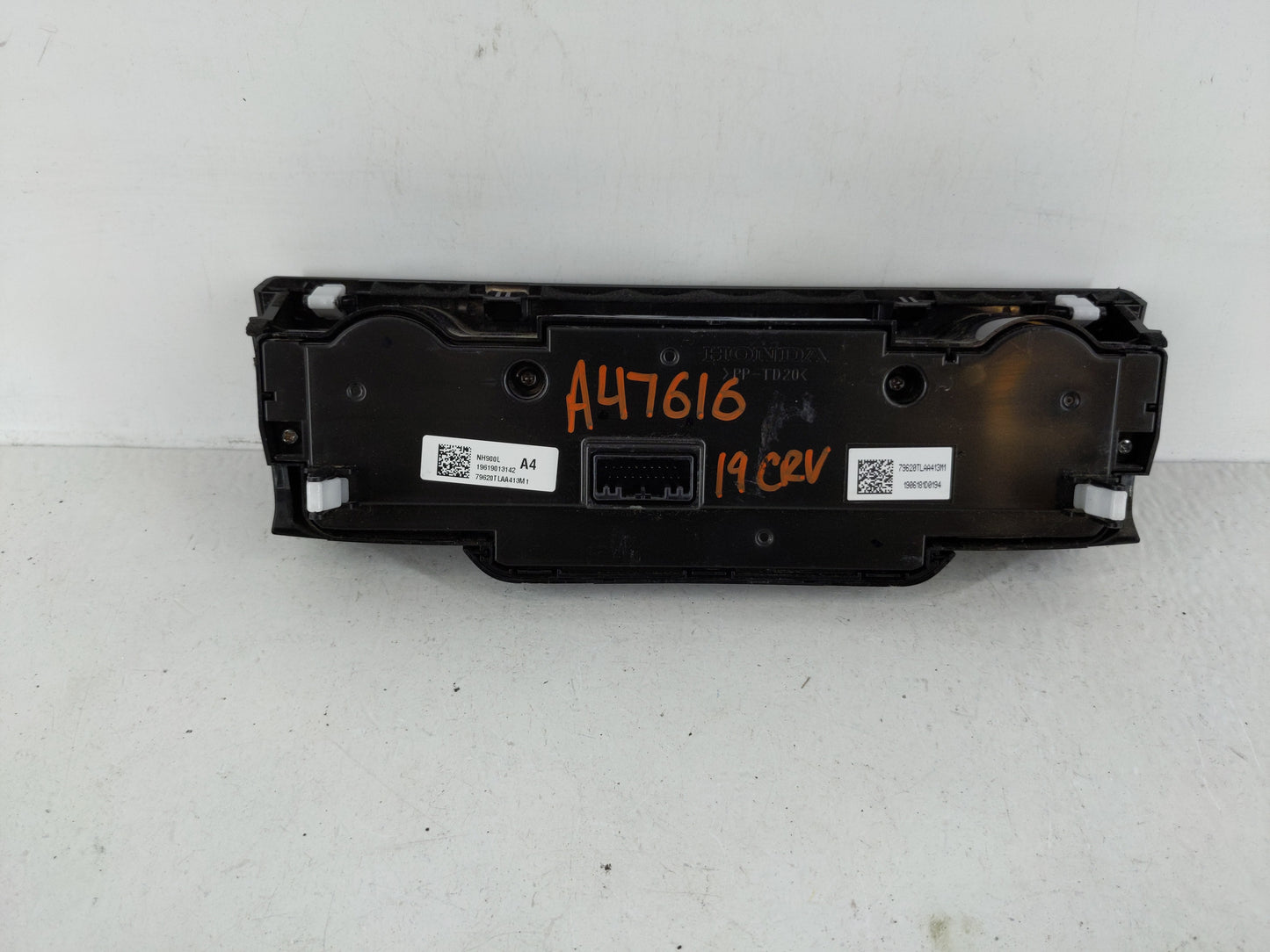 2017-2021 Honda Cr-V Climate Control Module Temperature AC/Heater Replacement P/N:79620TLAA413M1 Fits OEM Used Auto Parts -