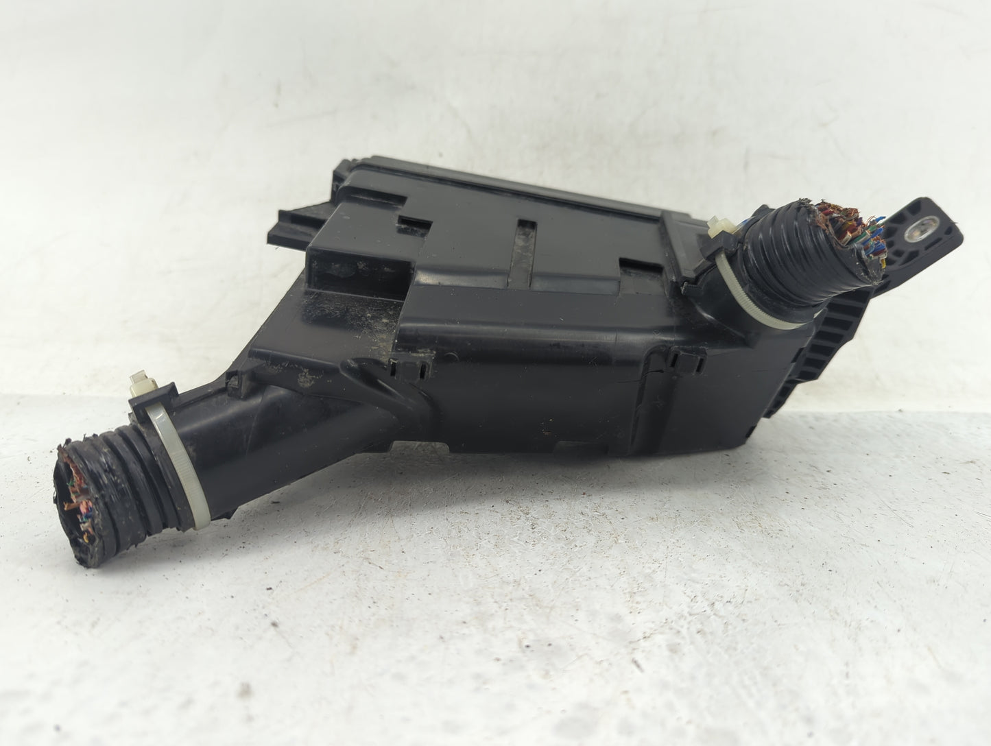 2016-2018 Honda Hr-V Fusebox Fuse Box Panel Relay Module Fits Fits 2016 2017 2018 OEM Used Auto Parts - Oemusedautoparts1.co